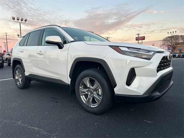 2025 Toyota RAV4 XLE's photo