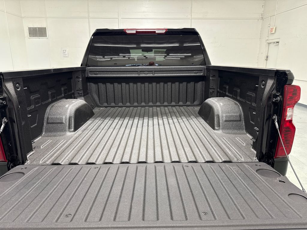 2025 Chevrolet Silverado 1500 Custom photo 5
