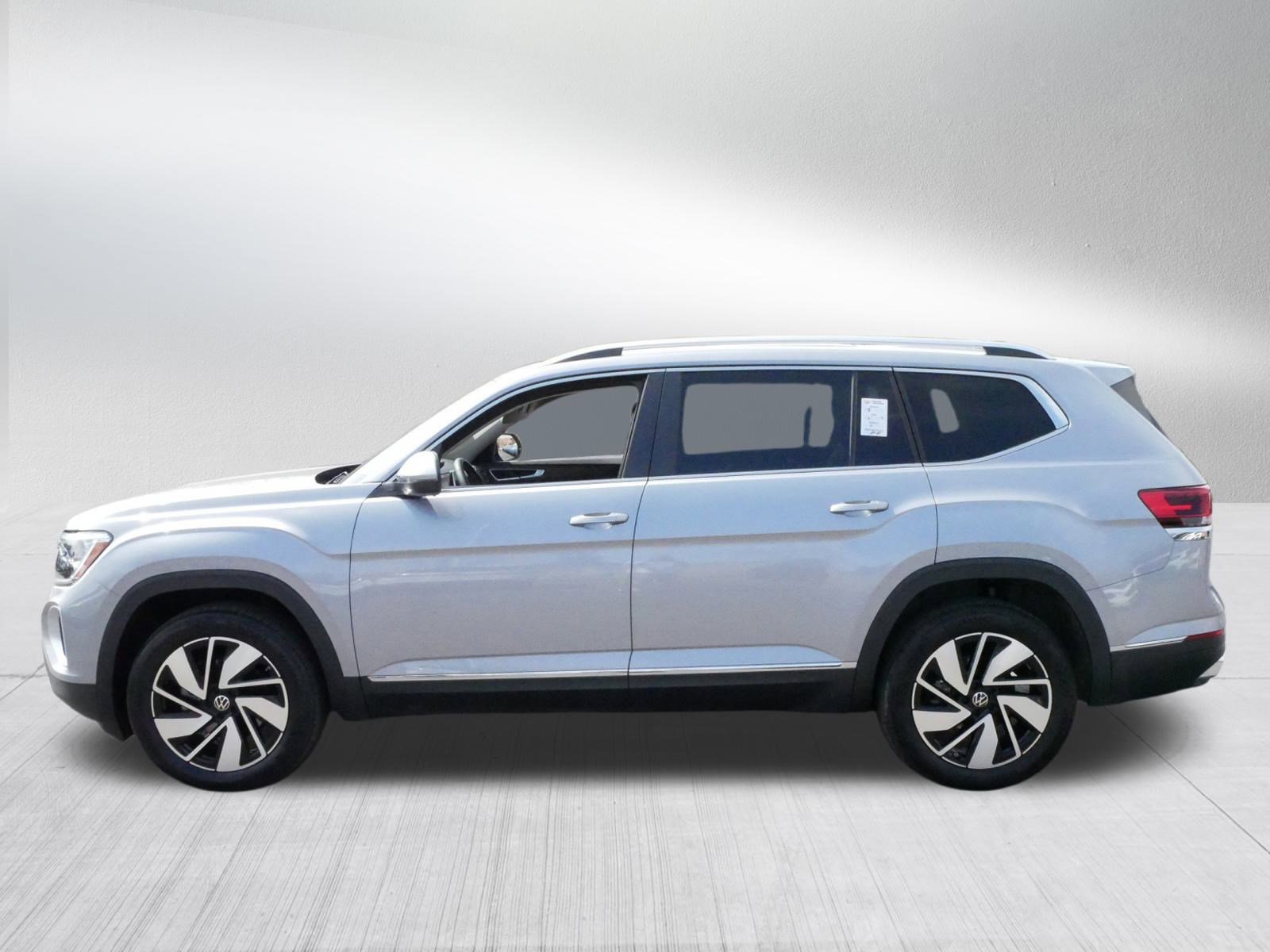 2024 Volkswagen Atlas SE photo 4