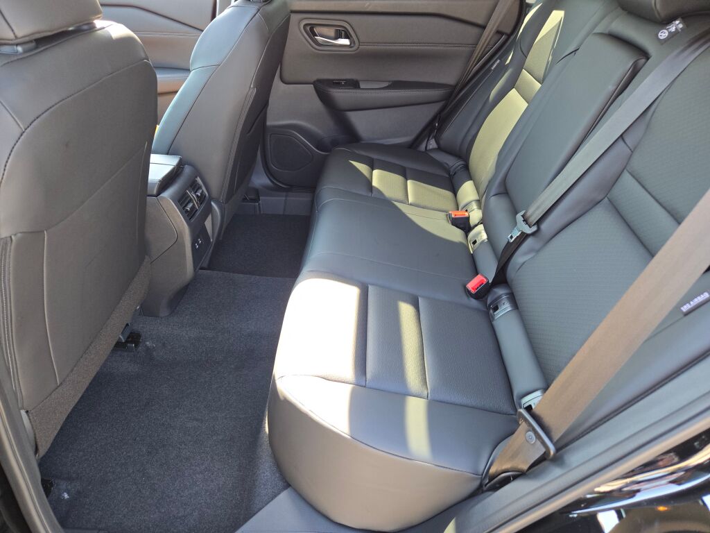 2026 Nissan Rogue SV photo 13