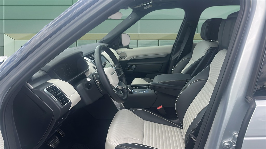 2024 Land Rover Discovery SE photo 10