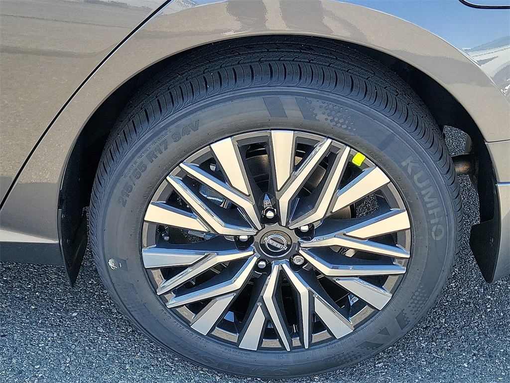 2025 Nissan Altima SV photo 9