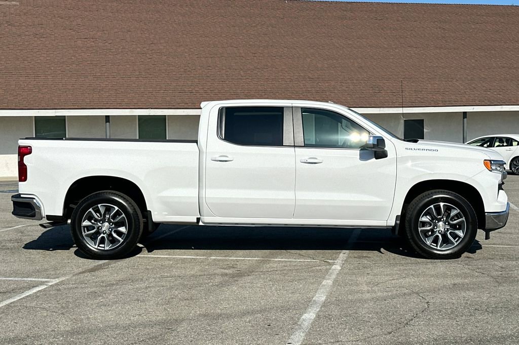 2025 Chevrolet Silverado 1500 photo 3