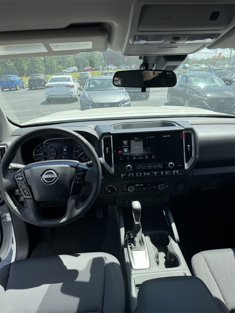 2025 Nissan Frontier Crew Cab SV photo 13
