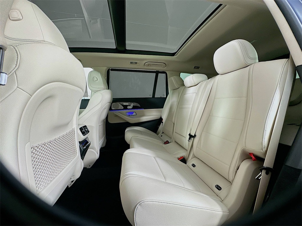 2026 Mercedes Benz GLS 450 4MATIC photo 19