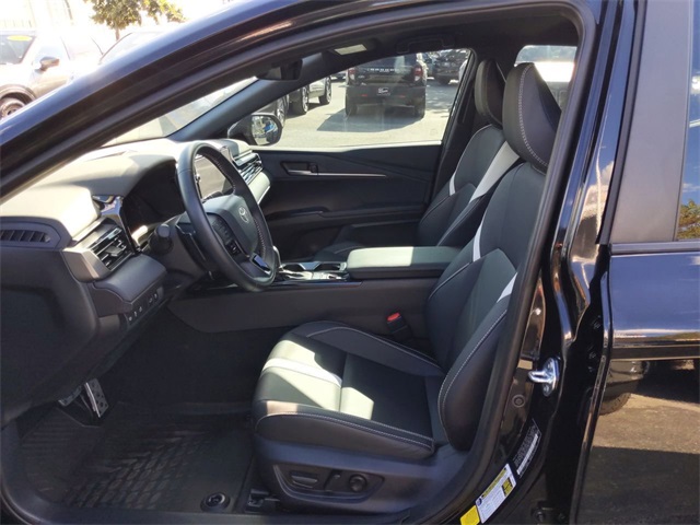 2025 Toyota Camry SE photo 10