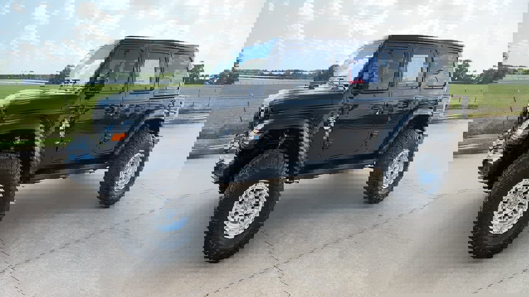 2020 Jeep Wrangler Unlimited Sahara High Altitude photo 5
