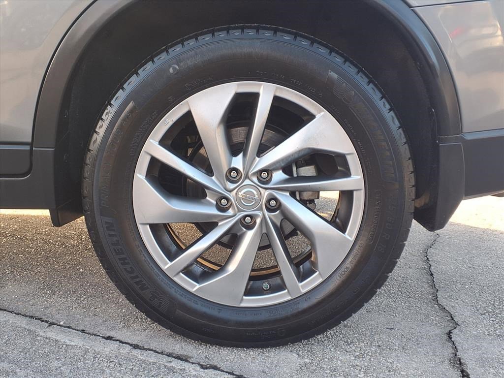 2015 Nissan Rogue SL photo 2