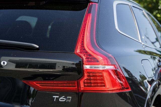 2018 Volvo XC60 T6 Momentum photo 3
