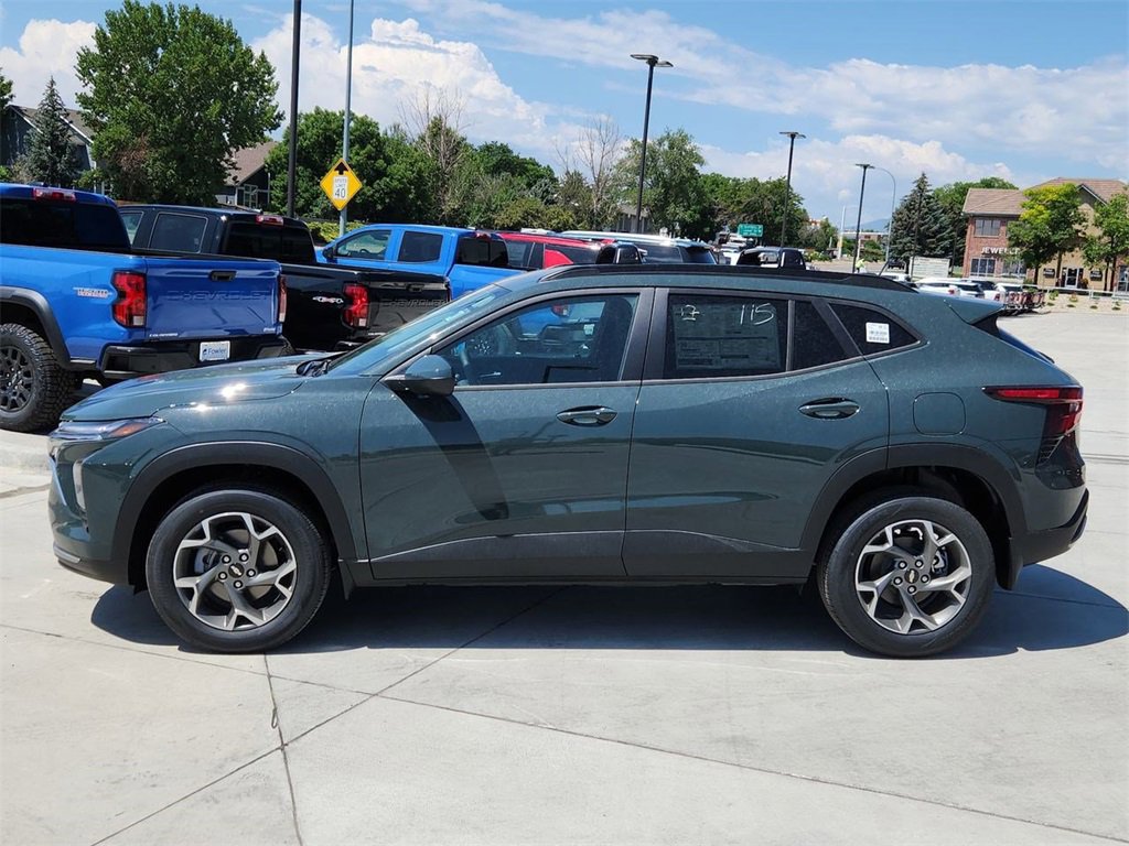 2025 Chevrolet Trax LT photo 4