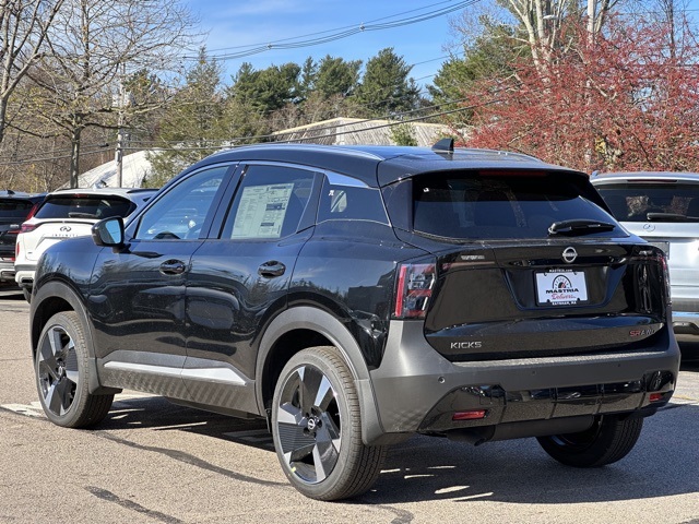 2025 Nissan Kicks SR photo 3