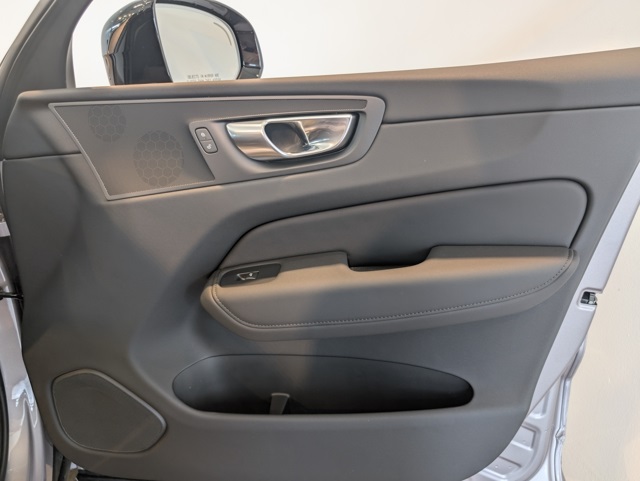 2026 Volvo XC60 B5 Plus photo 26