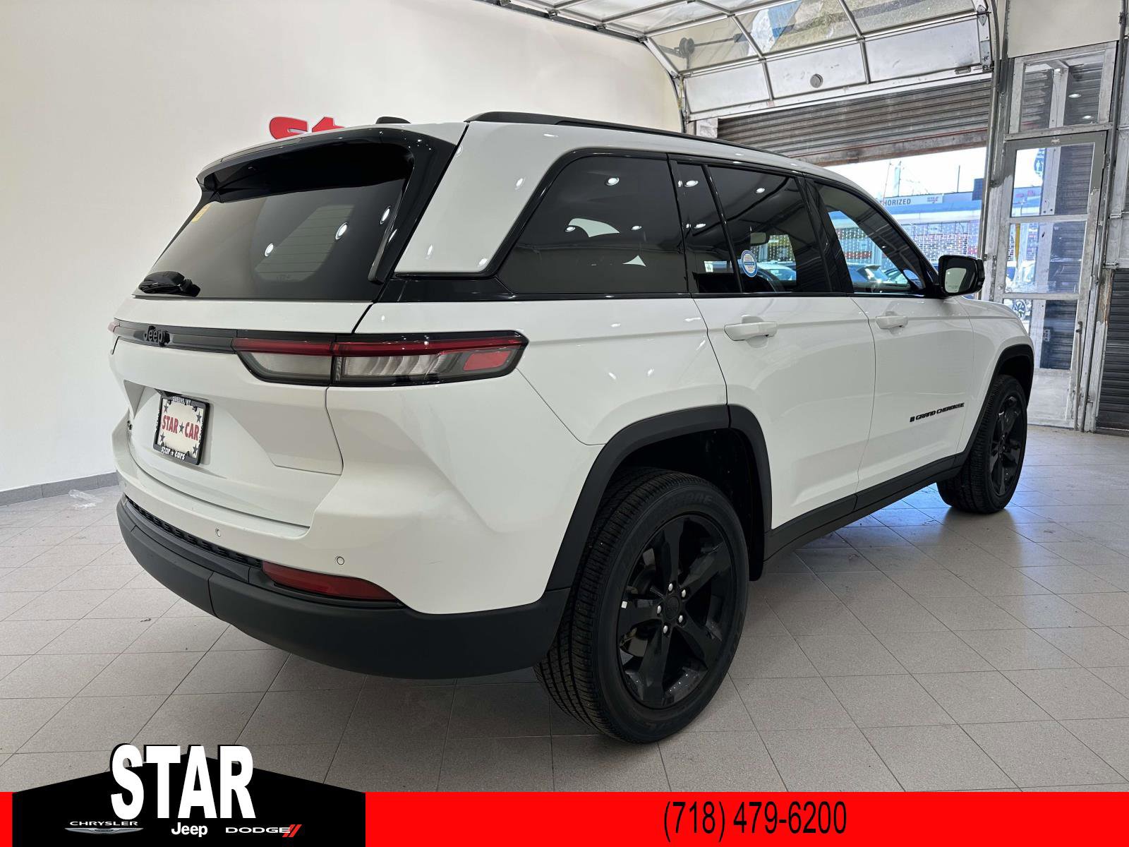 2022 Jeep Grand Cherokee Altitude photo 2