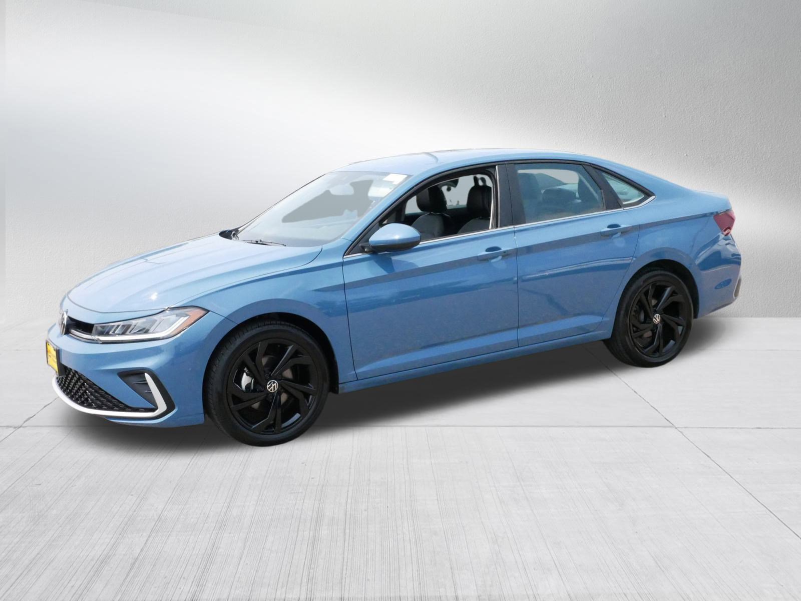 2025 Volkswagen Jetta SE photo 3