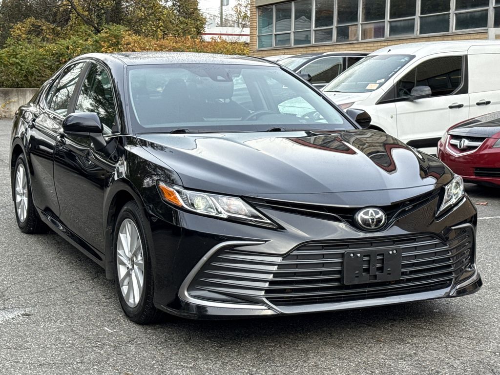 2023 Toyota Camry LE's photo