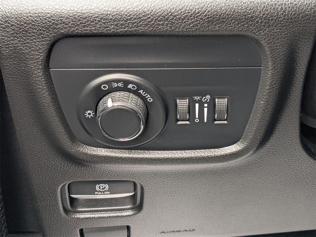 2022 Jeep Grand Cherokee Laredo photo 30