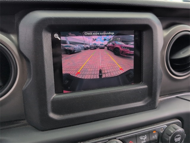2021 Jeep Gladiator Willys photo 21