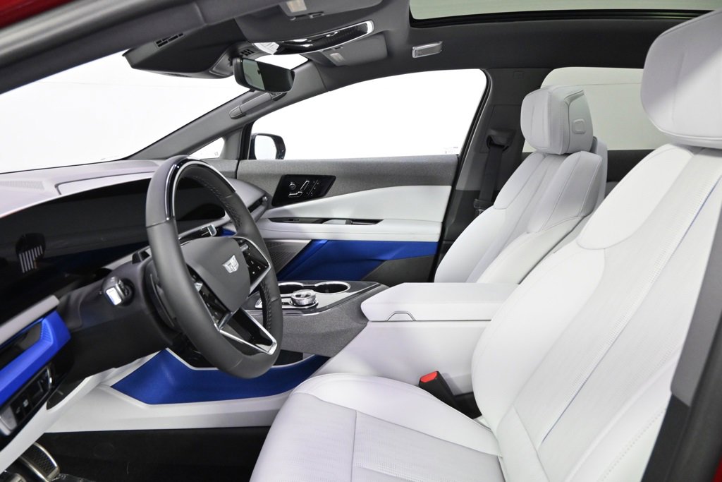 2025 Cadillac Optiq Luxury photo 13