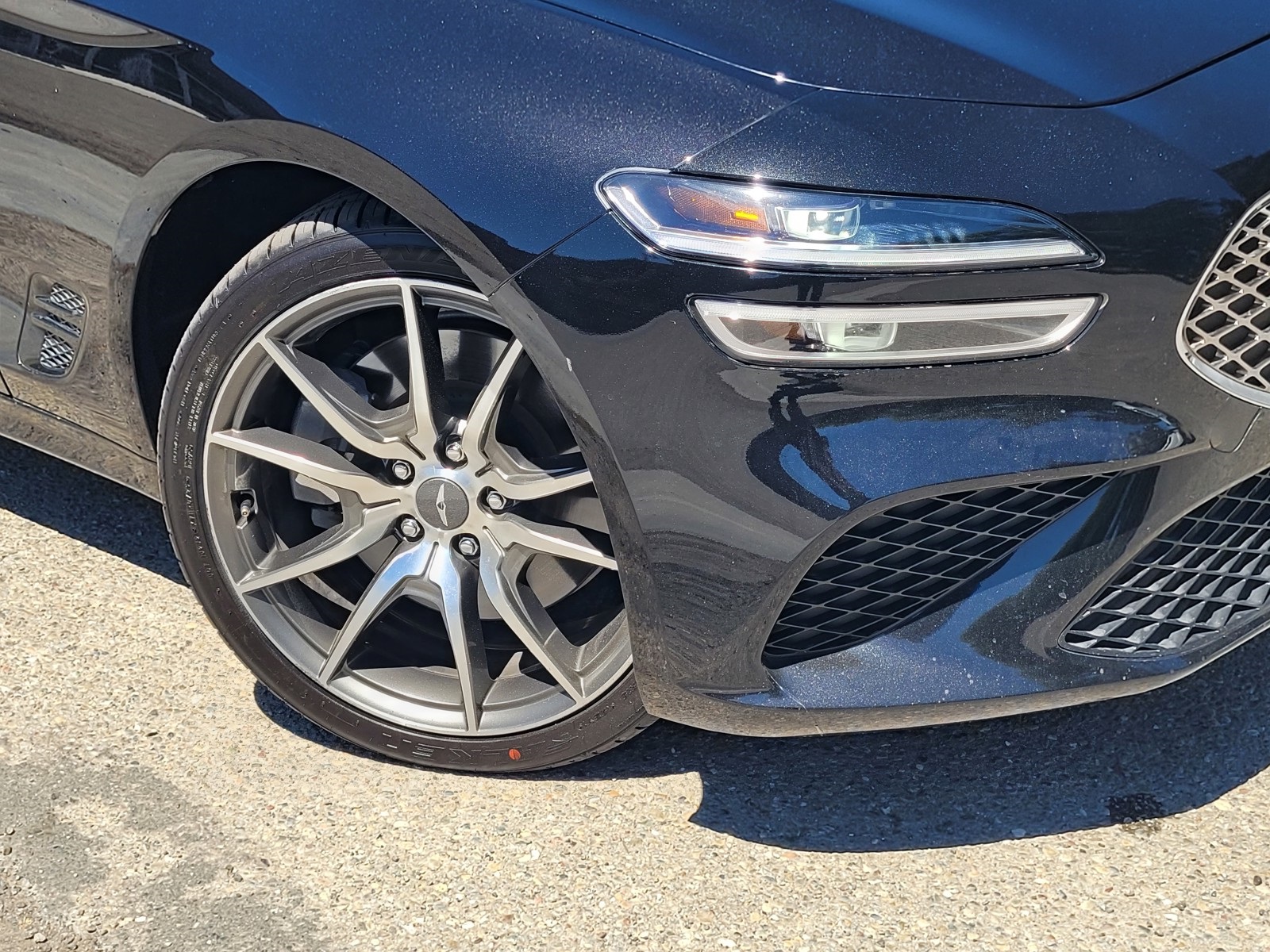 2022 Genesis G70 3.3T photo 9