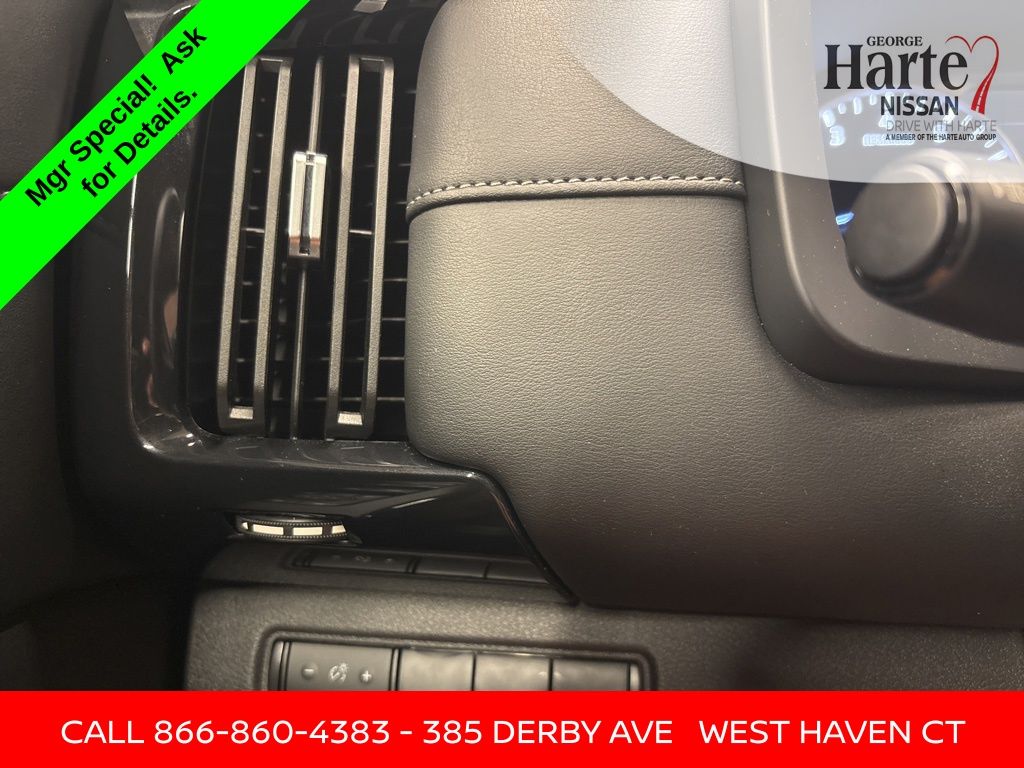 2024 Nissan Pathfinder S photo 16
