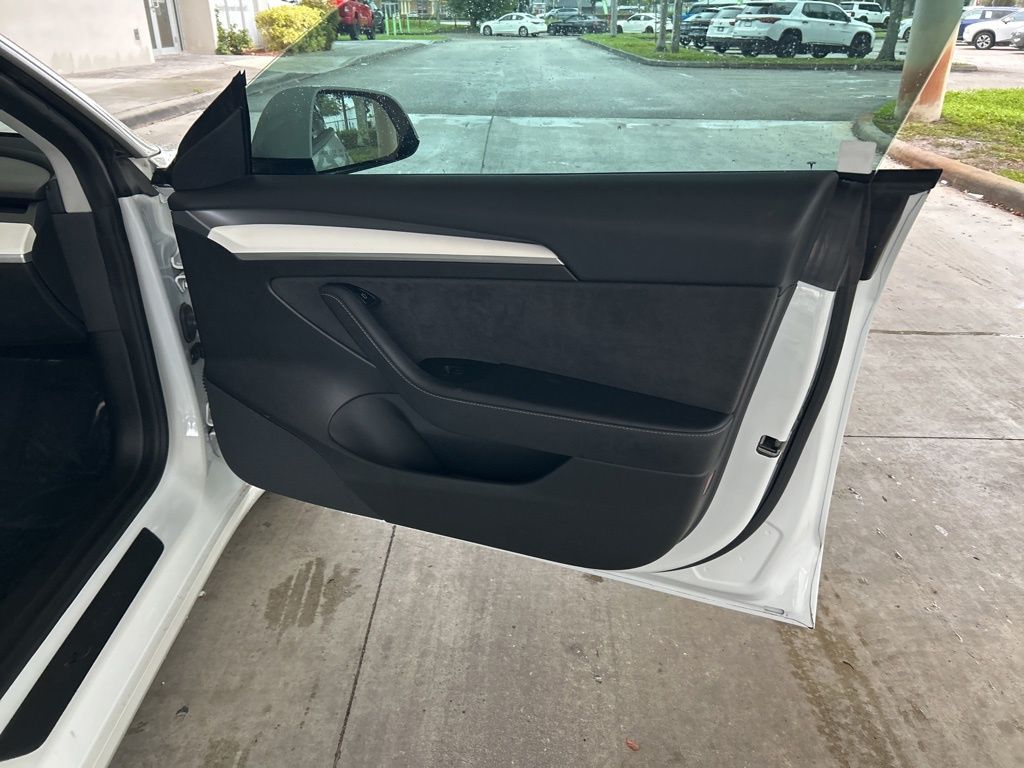 2021 Tesla Model 3 Standard Range Plus photo 19