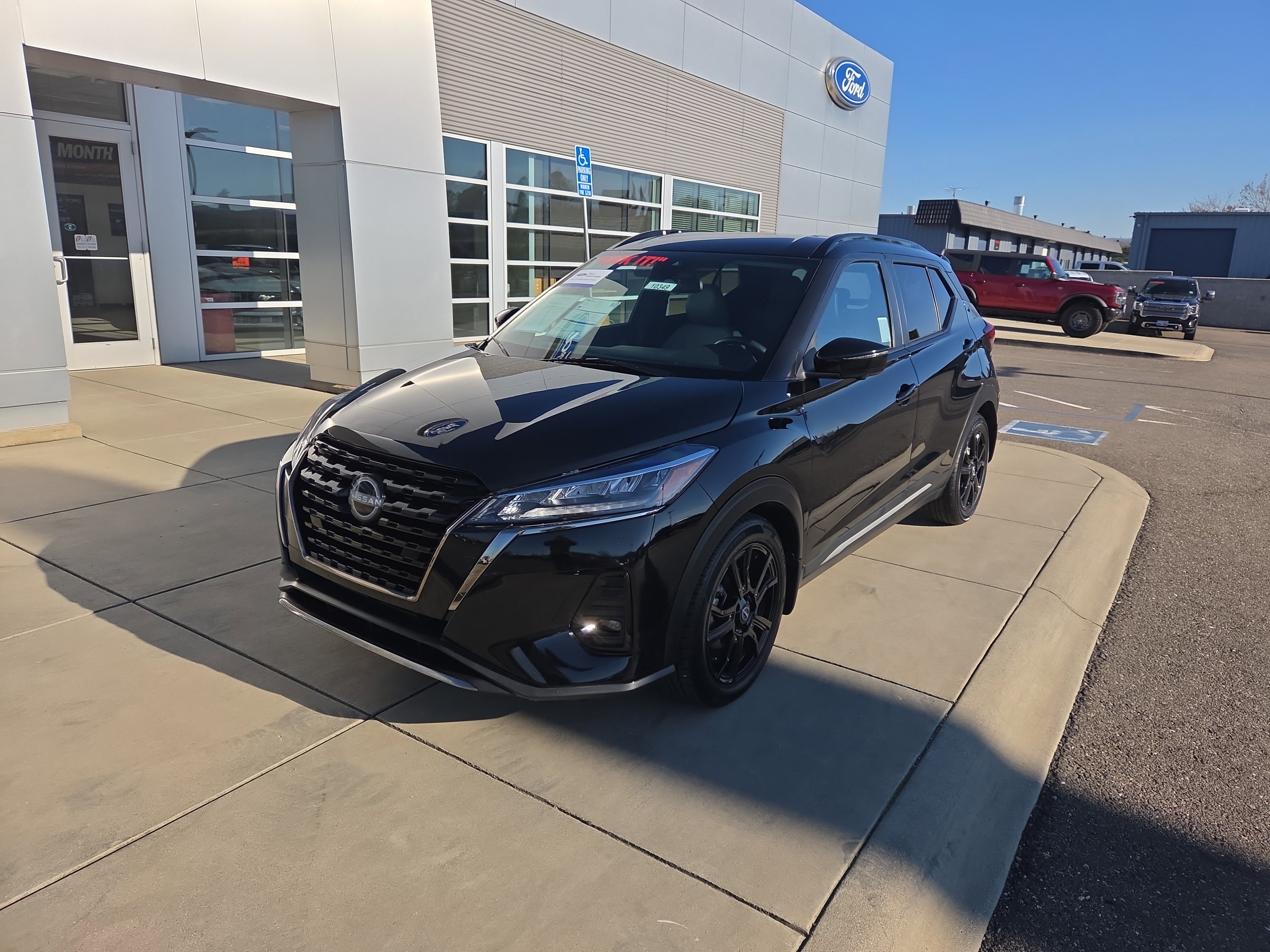 2023 Nissan Kicks SR