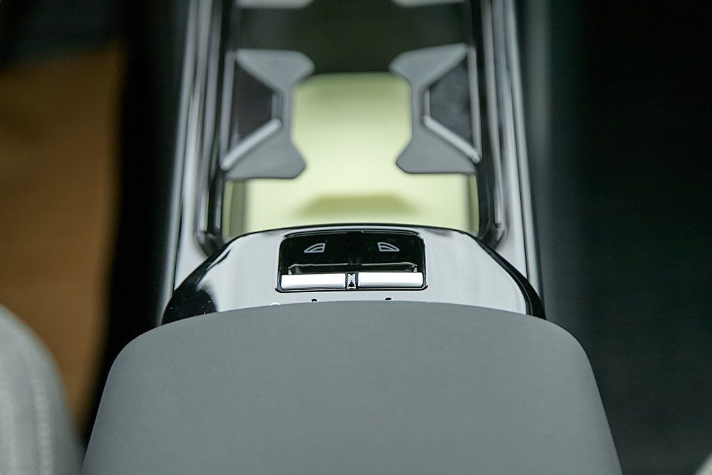 2026 VOLVO EX30 - Image 24