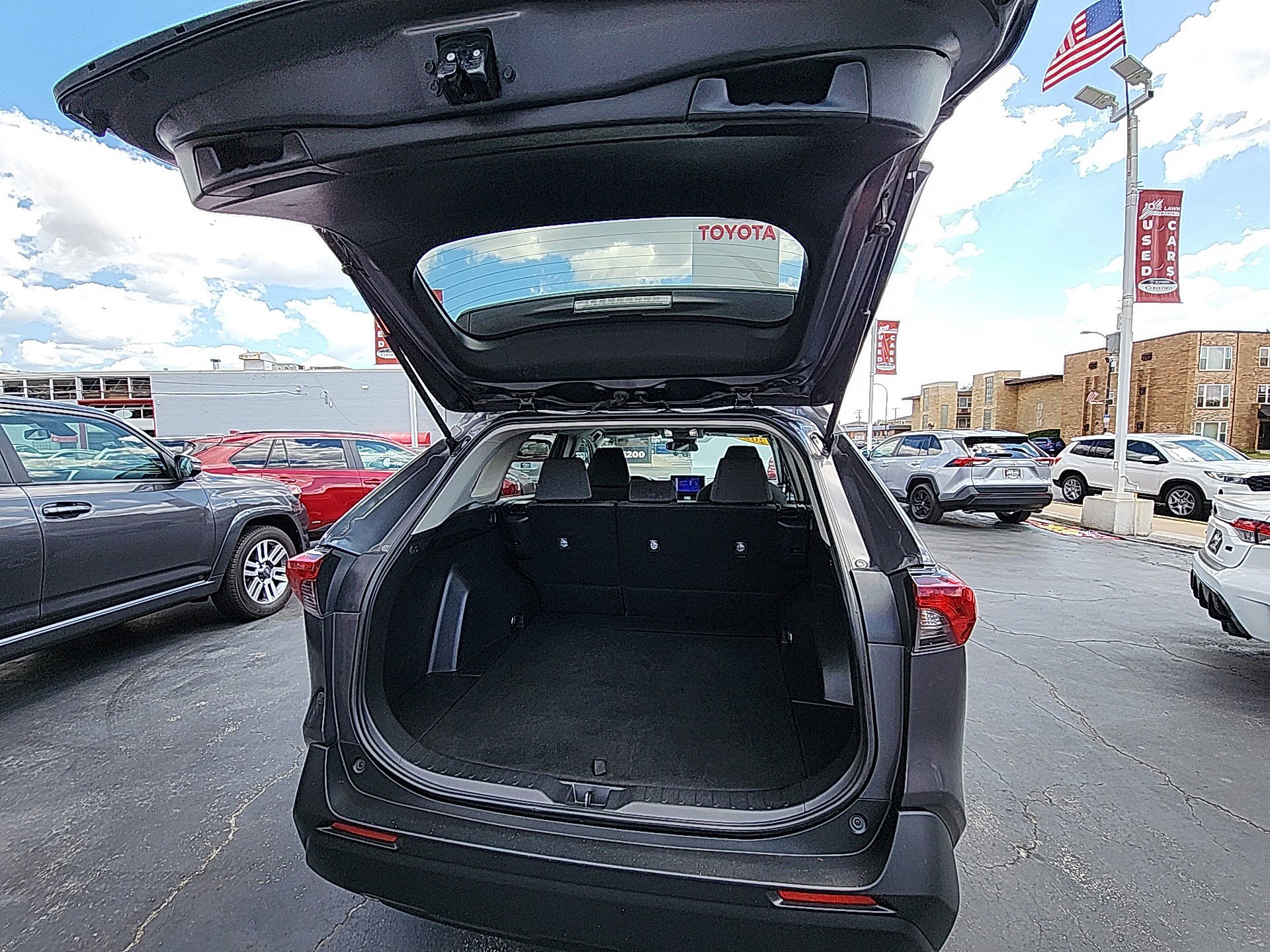 2023 Toyota RAV4 XLE photo 25