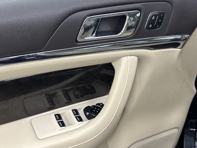 2014 Lincoln MKS Base photo 11
