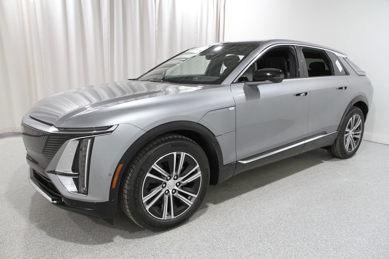 2025 Cadillac Lyriq Luxury photo 2
