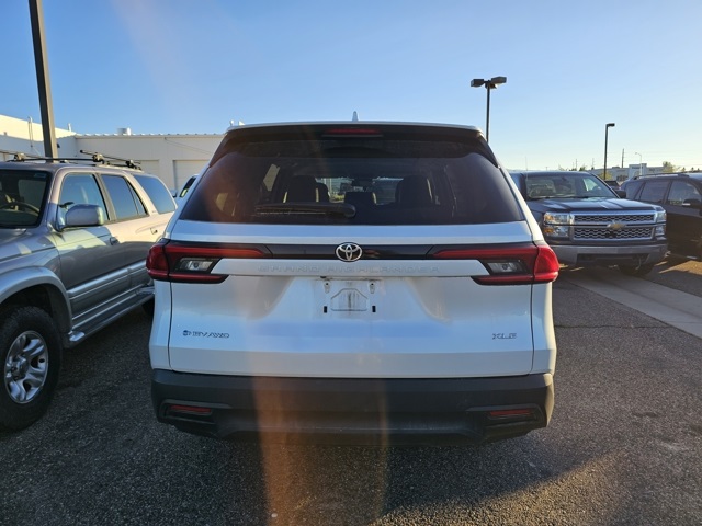 2024 Toyota Highlander Hybrid XLE photo 6
