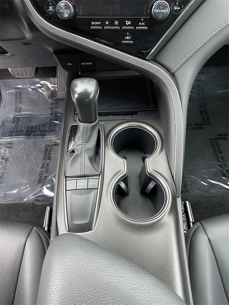 2022 Toyota Camry SE photo 20