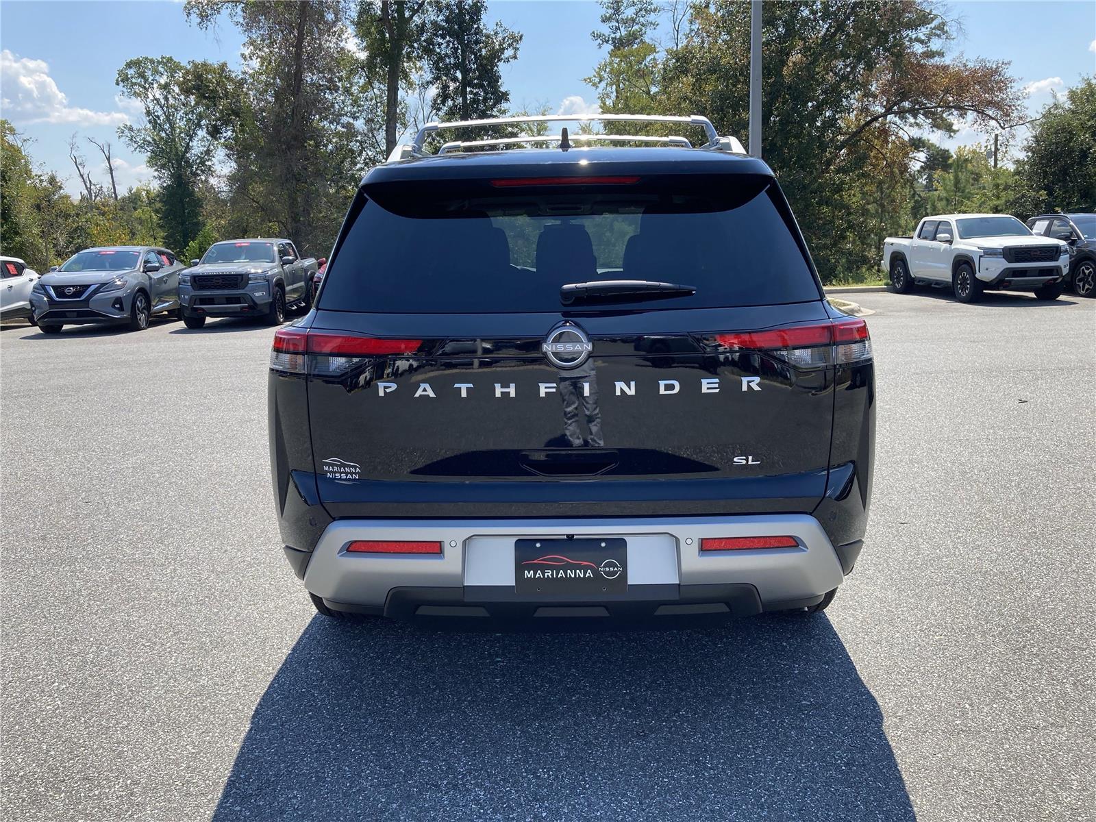 2025 Nissan Pathfinder SL photo 2