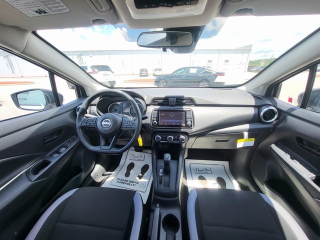 2025 Nissan Versa 1.6 S photo 13