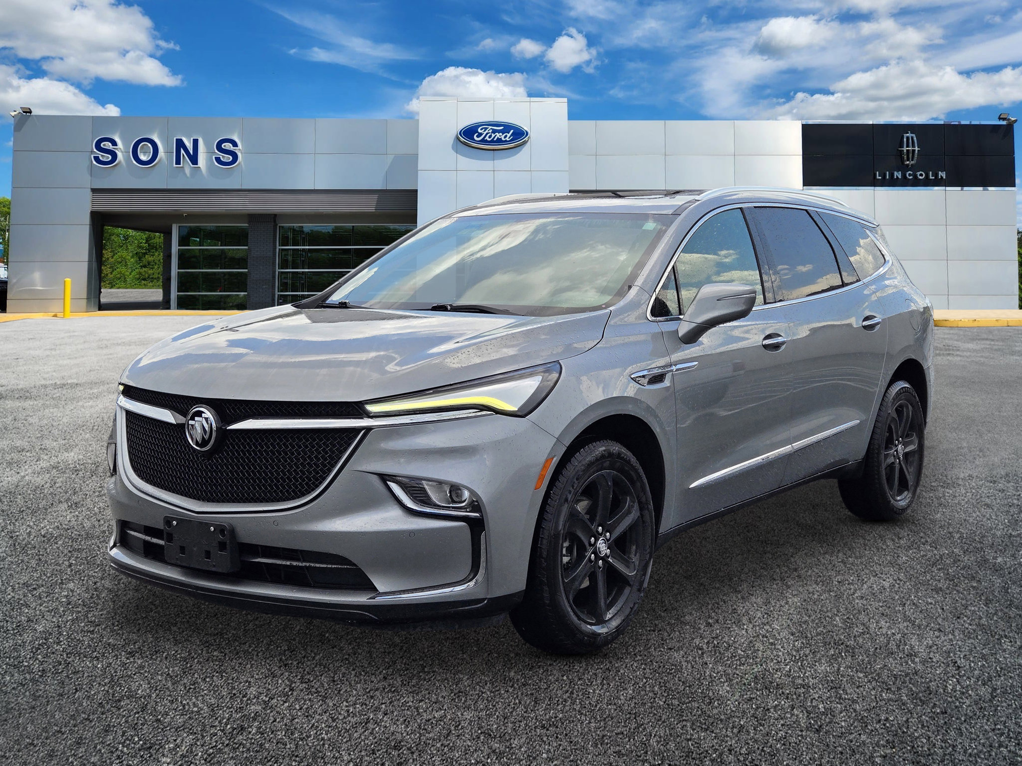 2023 Buick Enclave Essence's photo