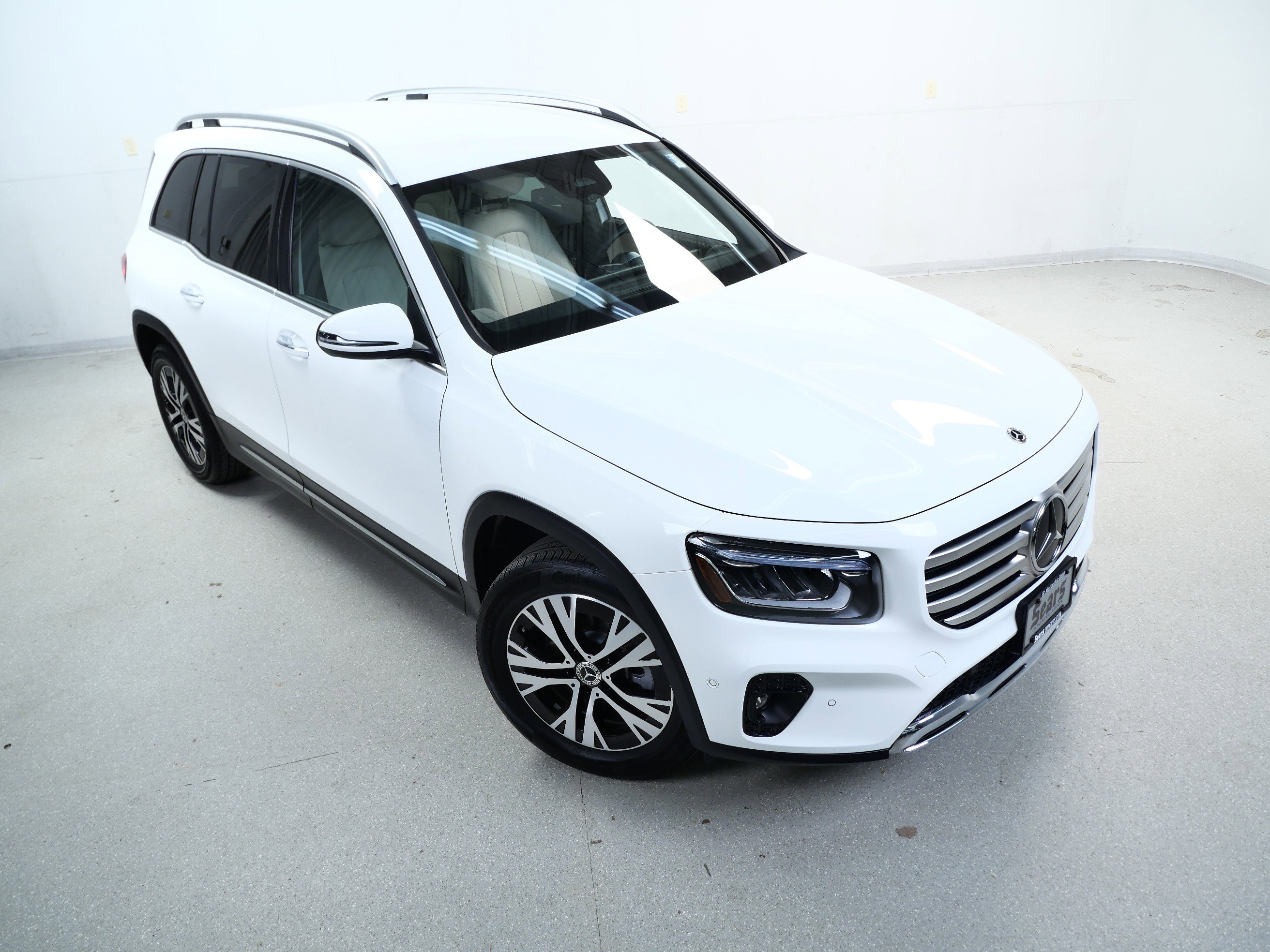 2025 Mercedes Benz GLB 250 4MATIC photo 3