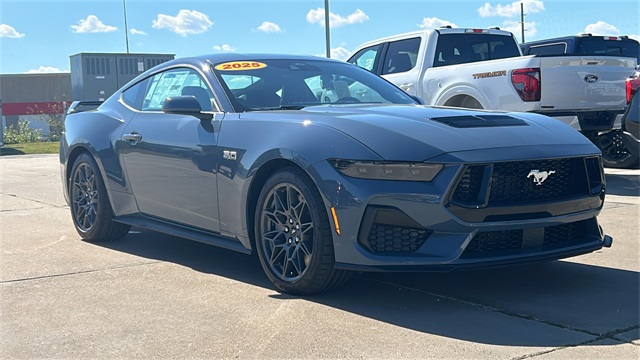 2025 Ford Mustang GT Premium's photo
