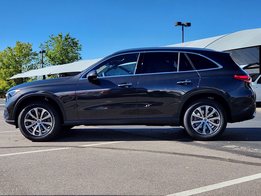 2026 Mercedes Benz GLC 300 4MATIC photo 4