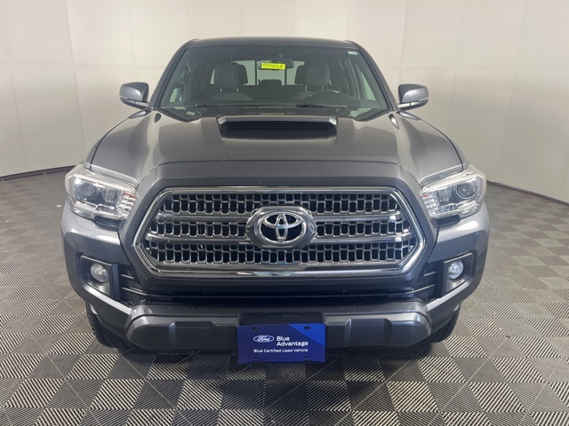 Used 2017 Toyota Tacoma TRD Sport with VIN 3TMCZ5AN0HM062811 for sale in Shakopee, Minnesota