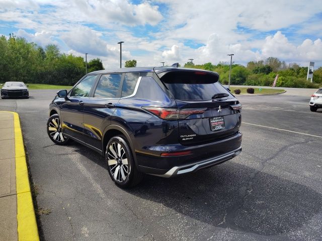 2025 Mitsubishi Outlander SE photo 4