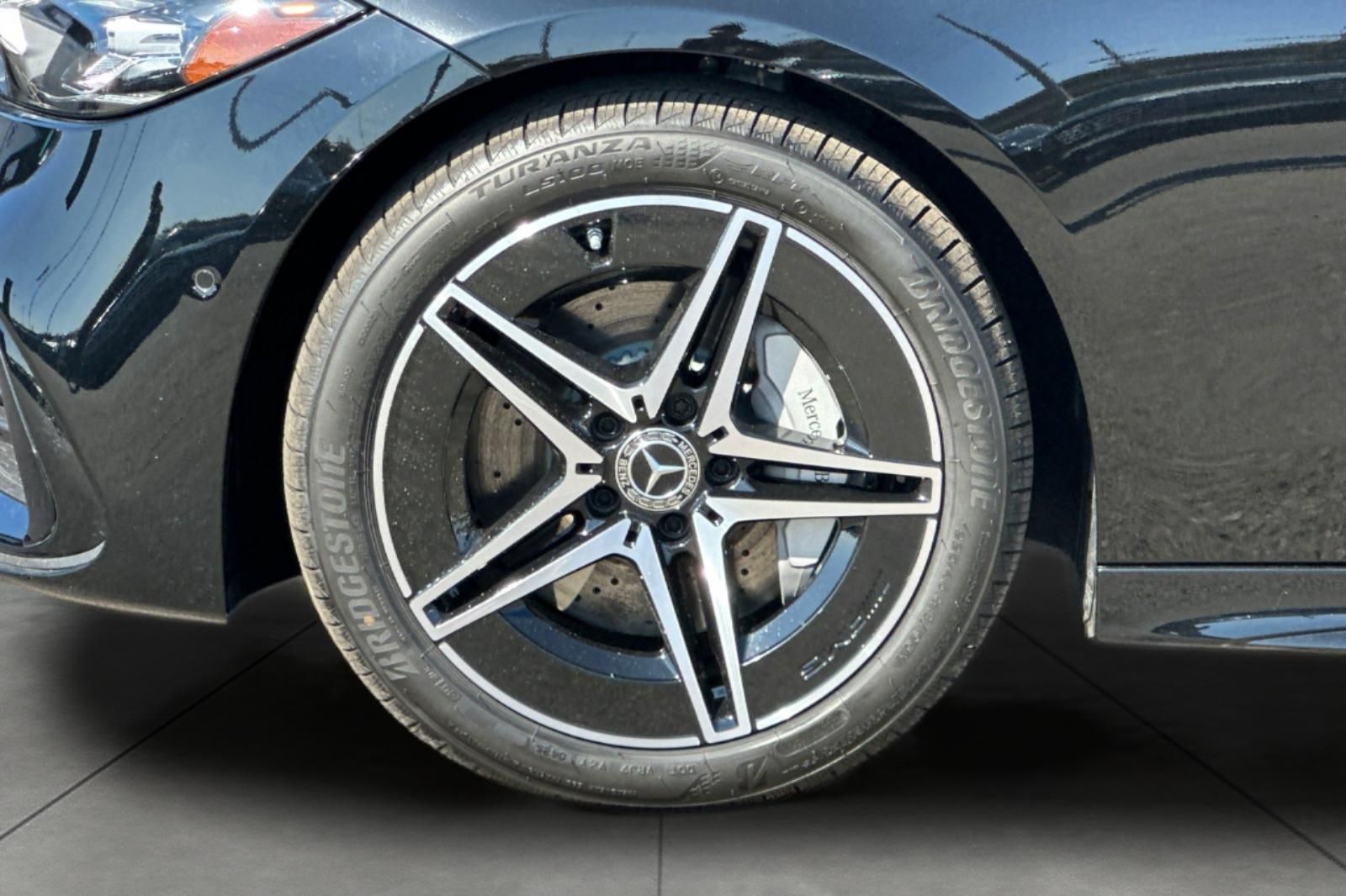 2025 Mercedes Benz C 300 photo 4