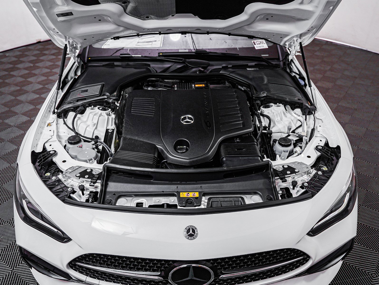 2025 Mercedes Benz CLE 450 4MATIC photo 3