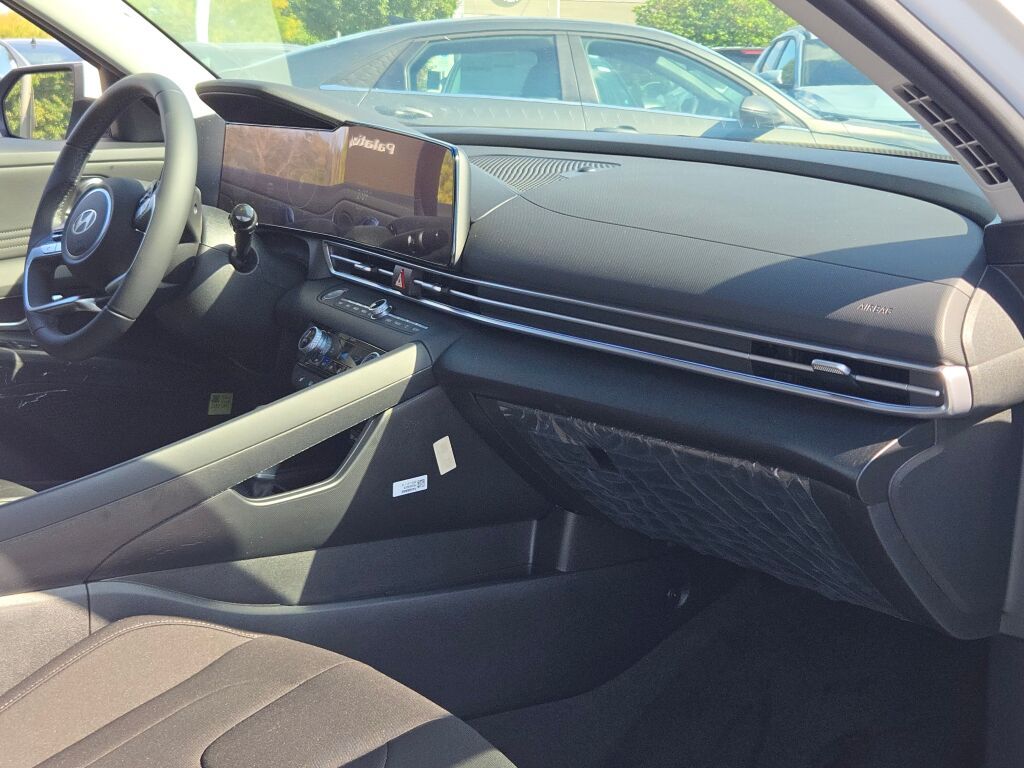 2025 Hyundai Elantra SEL Convenience photo 7
