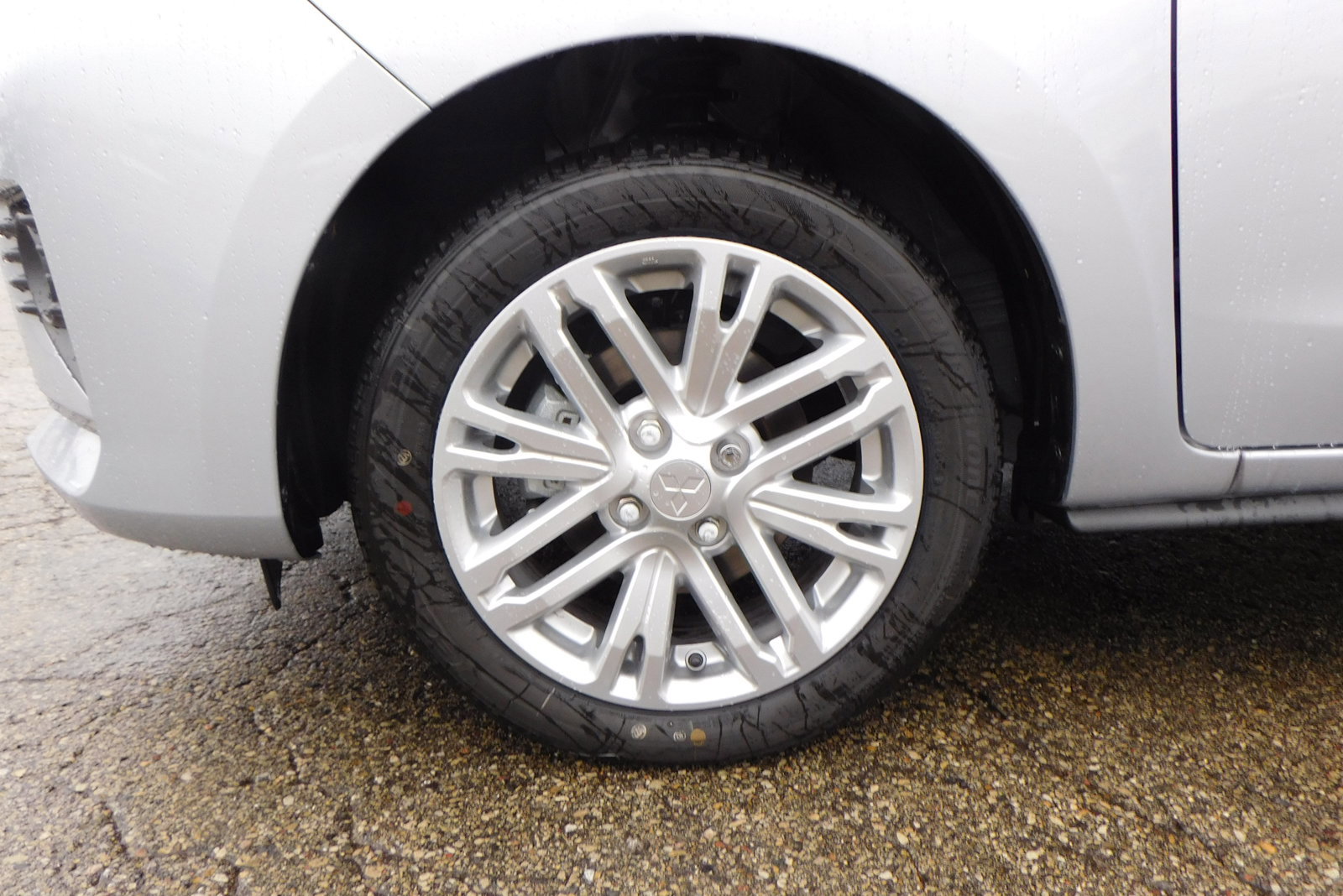 2024 Mitsubishi Mirage G4 SE photo 3