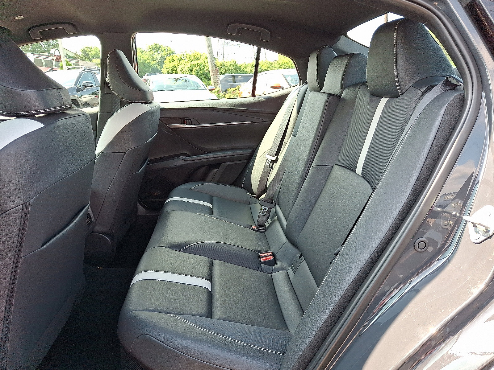 2025 Toyota Camry SE photo 7