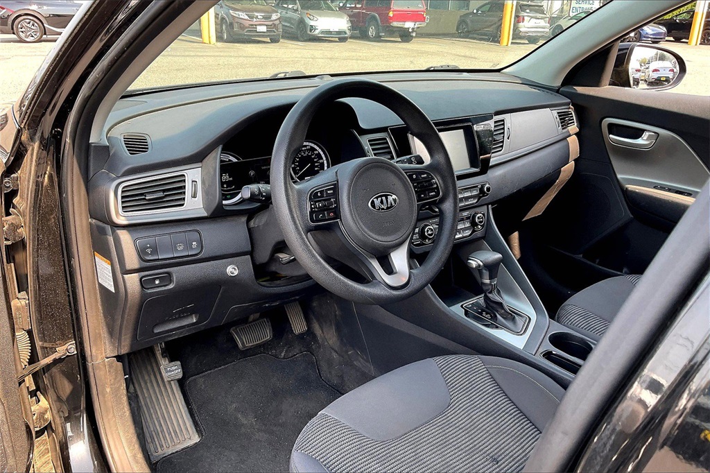 2018 Kia Niro LX photo 12