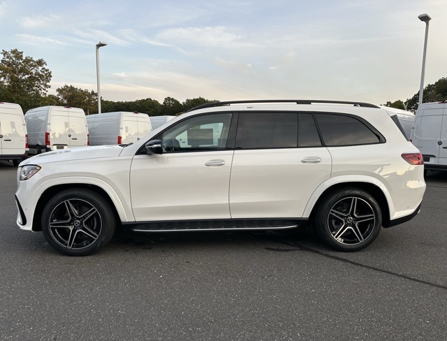 2026 Mercedes Benz GLS 450 4MATIC photo 4