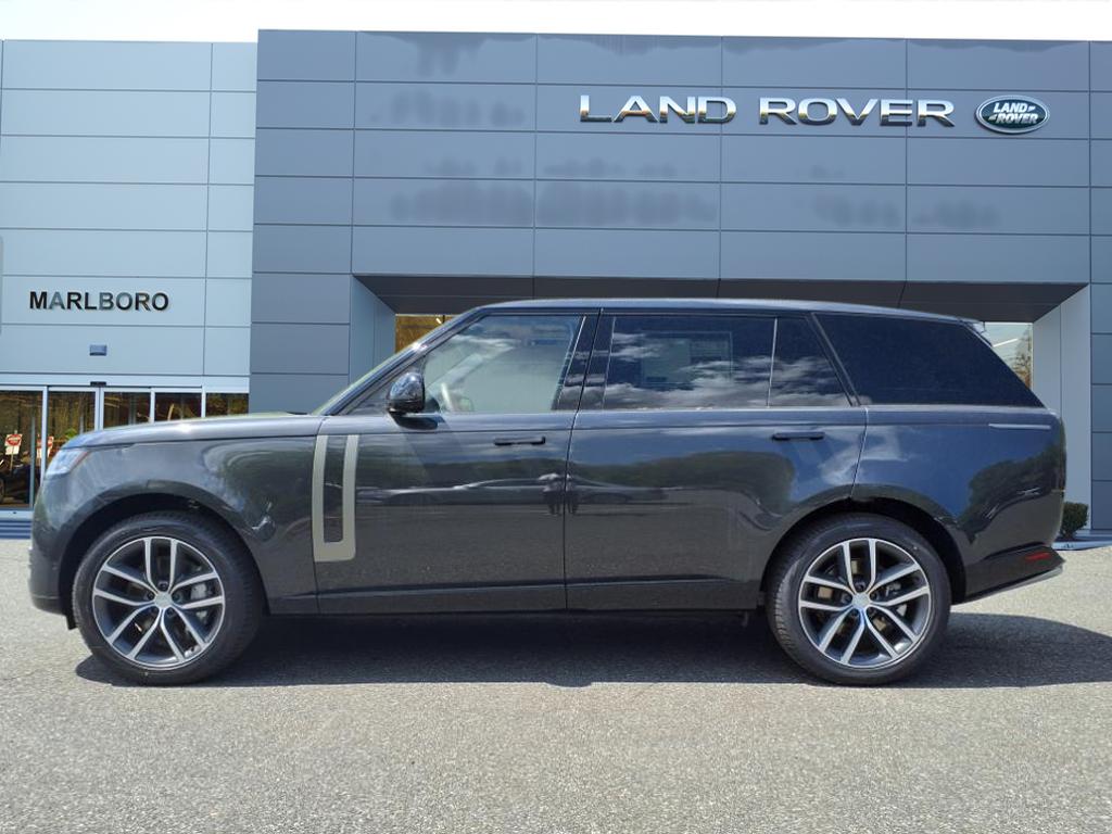 2025 Land Rover Range Rover SE photo 5