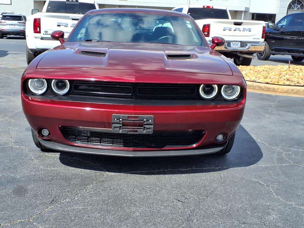 2022 Dodge Challenger SXT photo 2