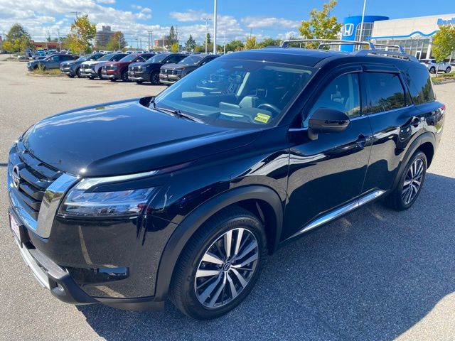 2022 Nissan Pathfinder Platinum photo 8